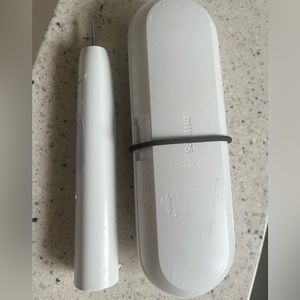 Phillips Electric Toothbrush, no base to recharge